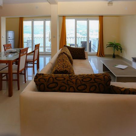 Mountain Bay Views Apartments Njivice Eksteriør billede
