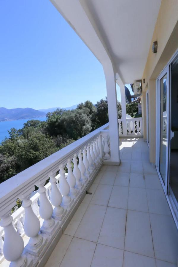 Mountain Bay Views Apartments Njivice Eksteriør billede