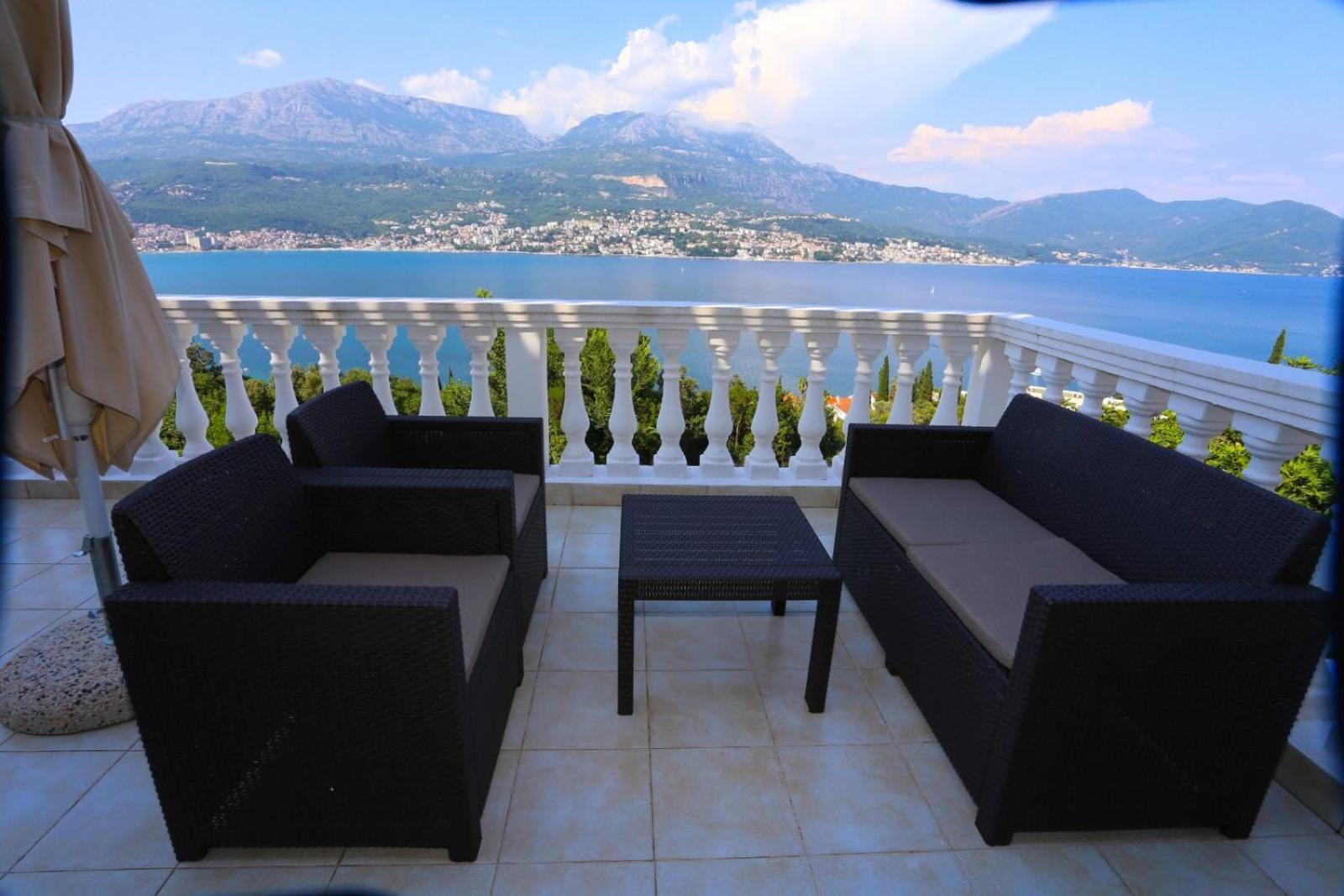 Mountain Bay Views Apartments Njivice Eksteriør billede