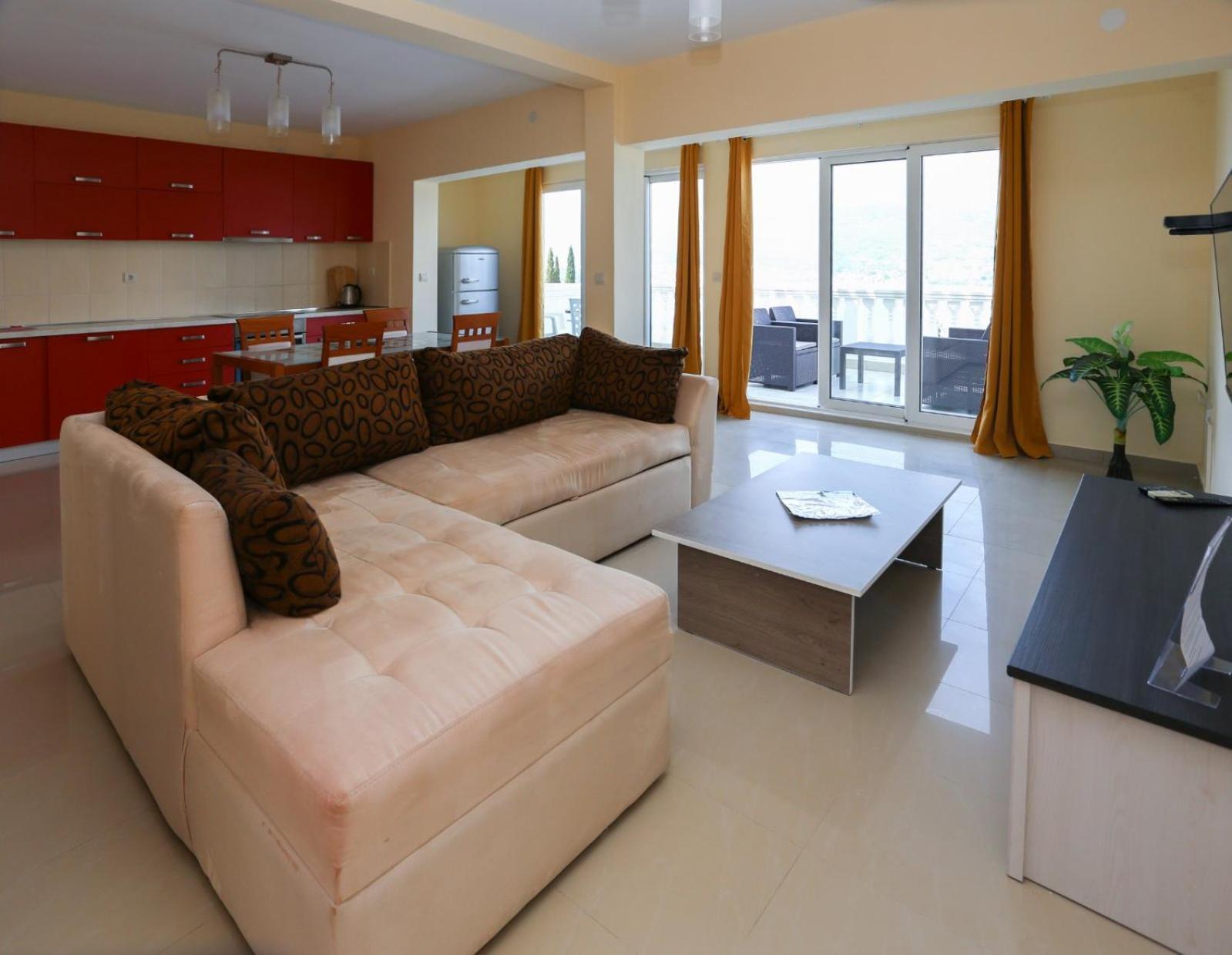 Mountain Bay Views Apartments Njivice Eksteriør billede