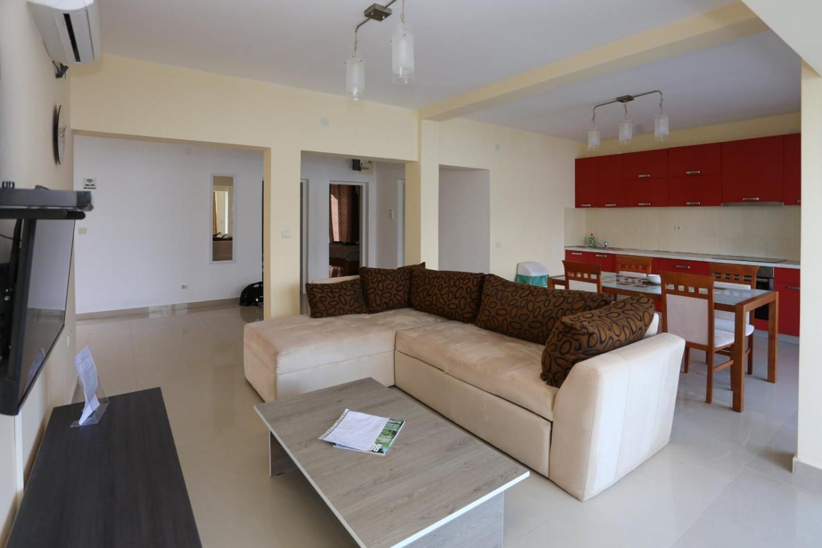 Mountain Bay Views Apartments Njivice Eksteriør billede