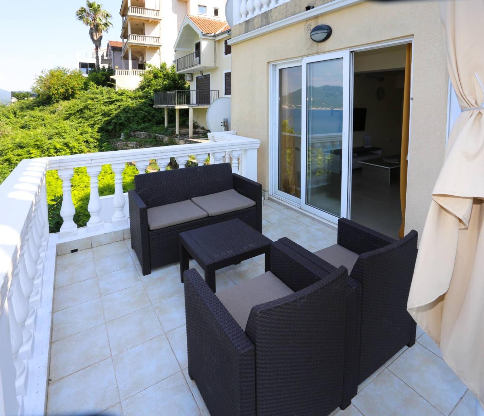 Mountain Bay Views Apartments Njivice Eksteriør billede