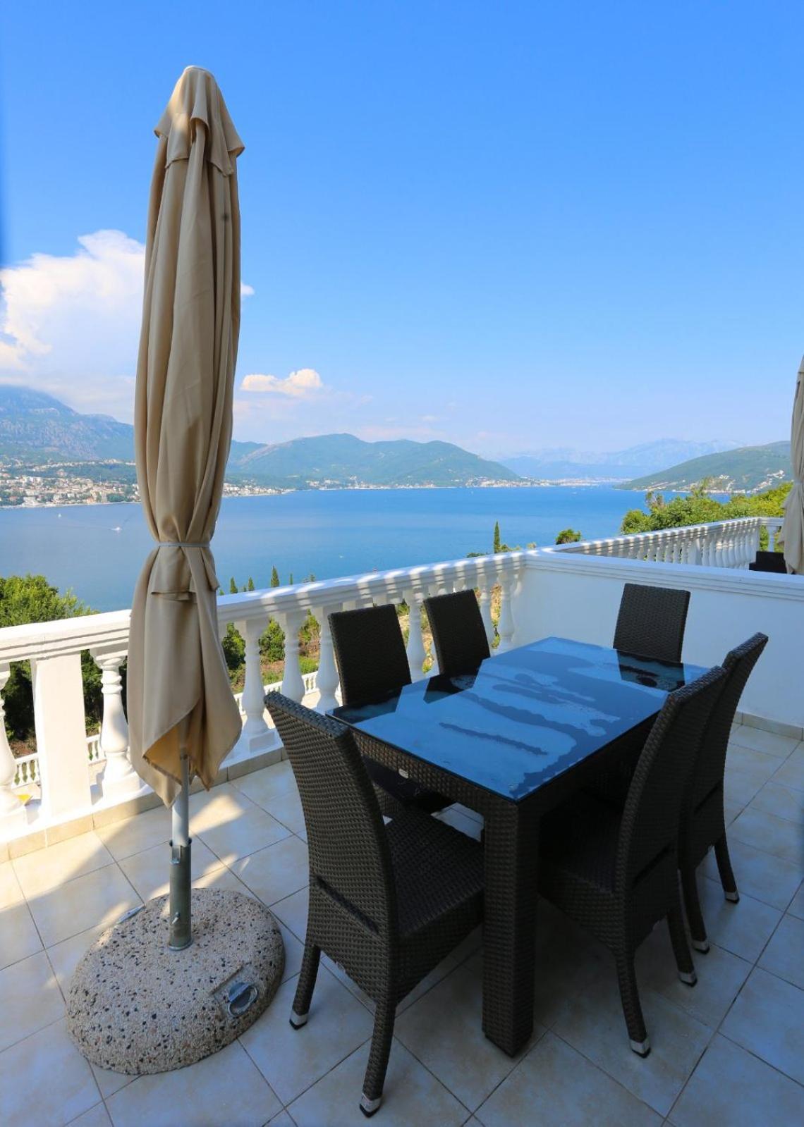 Mountain Bay Views Apartments Njivice Eksteriør billede