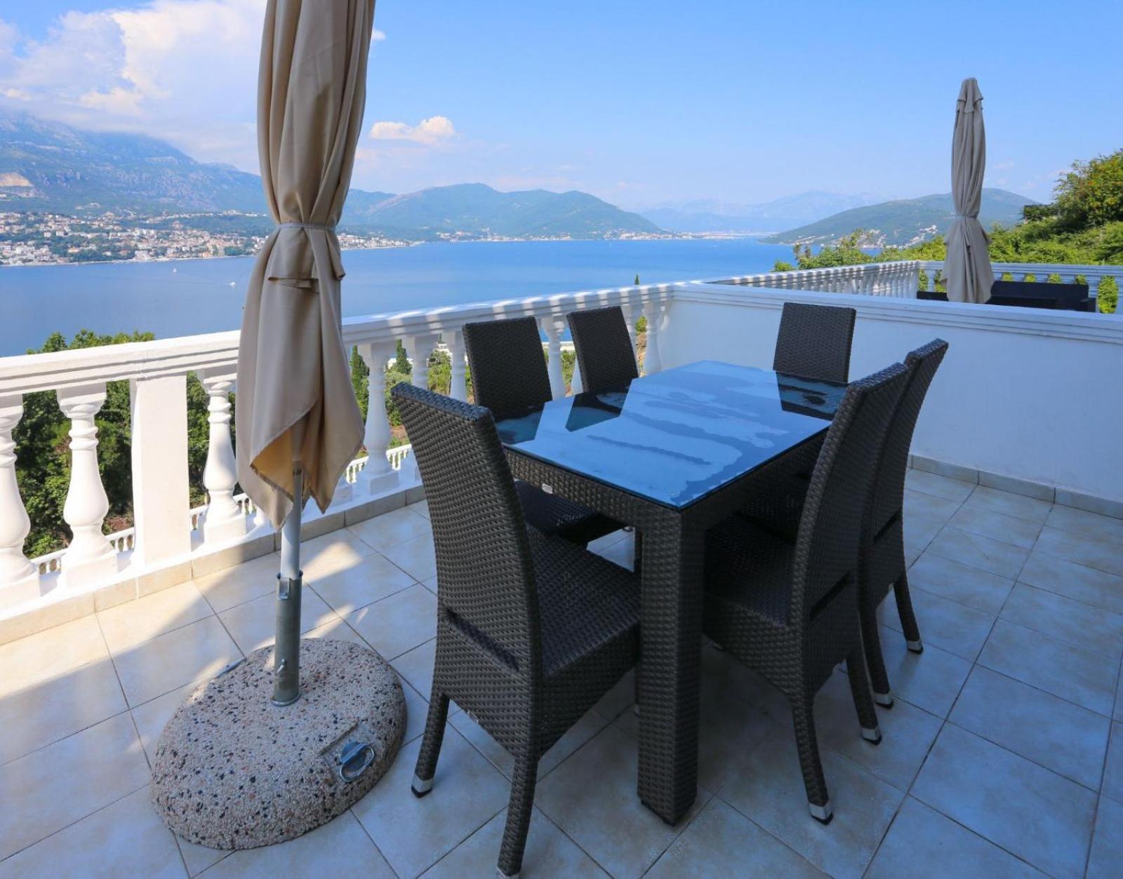 Mountain Bay Views Apartments Njivice Eksteriør billede