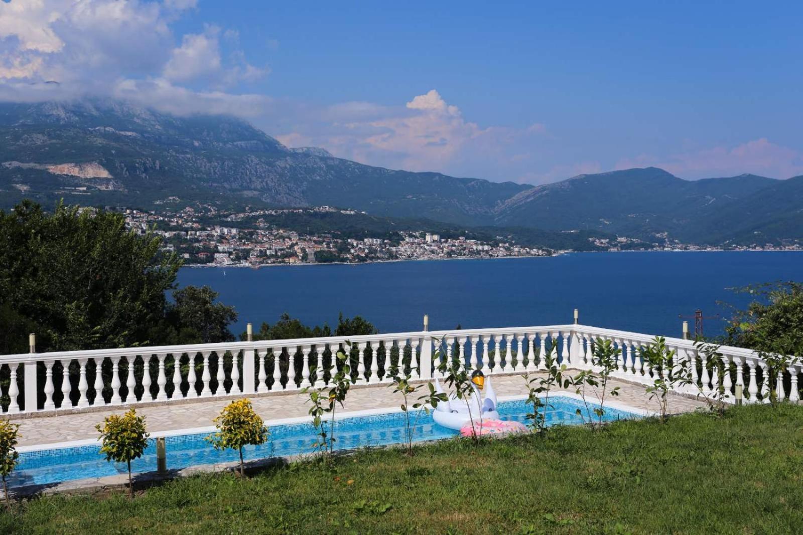 Mountain Bay Views Apartments Njivice Eksteriør billede